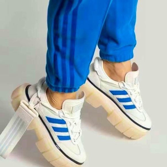 Authentic Adidas x Beyoncé sneakers - Picture 3 of 8